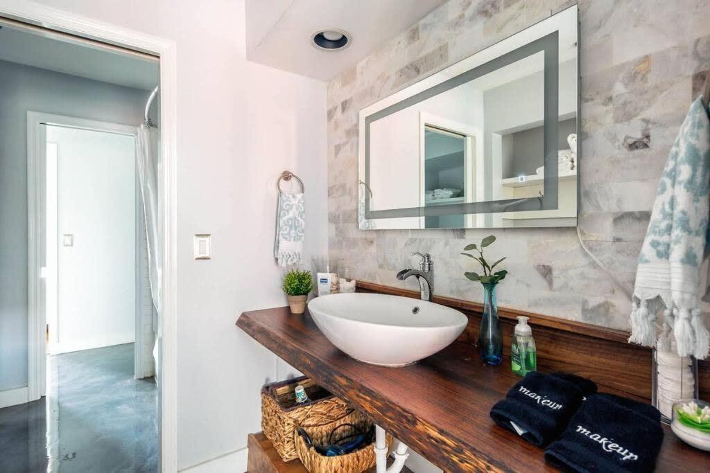 Walk To Broadway Charming Modern Historic Townhome Nashville Eksteriør billede