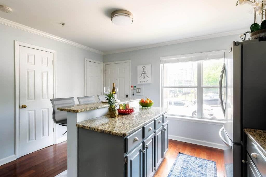 Walk To Broadway Charming Modern Historic Townhome Nashville Eksteriør billede